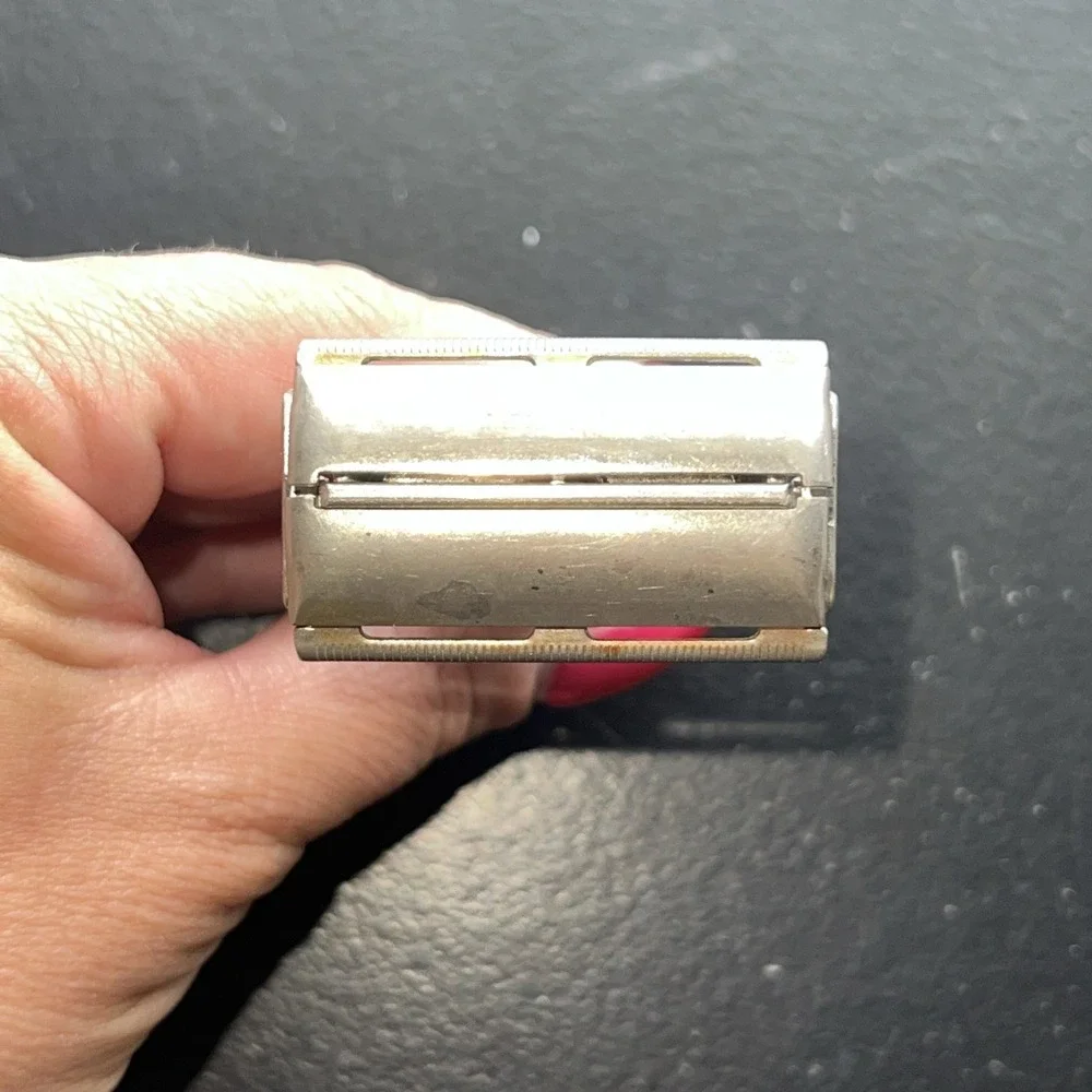 Vintage 1962 Gillette Slim Adjustable 1-9  DE Safety Razor H4 2 Razors Included